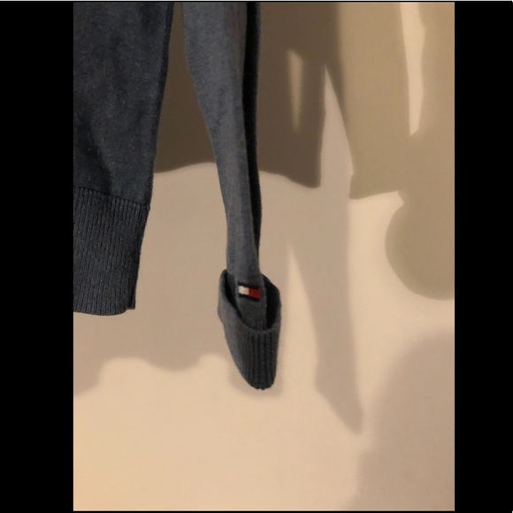 Blue sweater TH - Picture 3 of 3